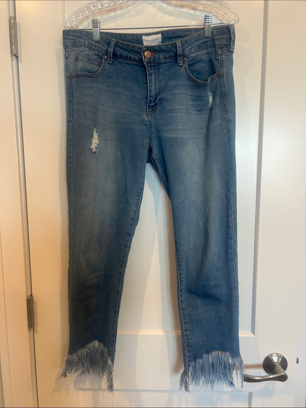 Celebrity Pink brand  Frayed-Hem mid rise ankle skinny jeans size size 11/30.